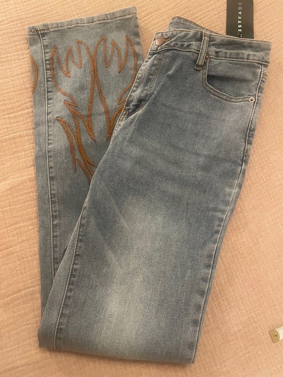 WESTFADE Denim - NWT WESTFADE Light Wash Jeans with Brown Flame Embroidery
